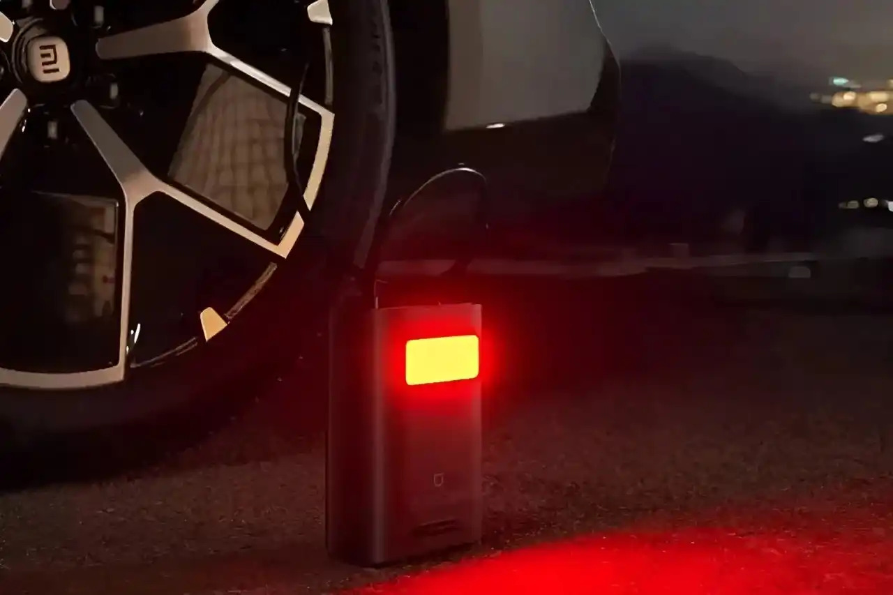 Xiaomi Portable Electric Car Tyre Pump 2